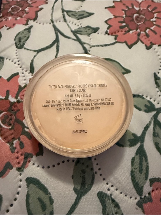 Jones Road Other - Jones Road Tinted Face Powder — Light Beige Finish